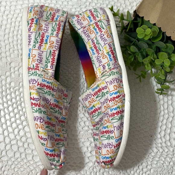 Toms 7.5 US positive message shoes LOVE 💗 HAPPY - Picture 6 of 10